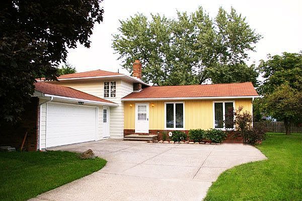 FRONT_VIEW_OF_THE_HOUSE
