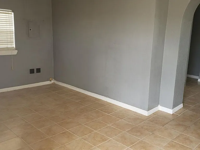 1011 S Hopkins Ave #B — Photo 2