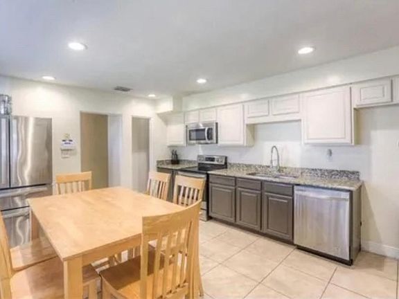 3rd image of 4628 Andrus Ave