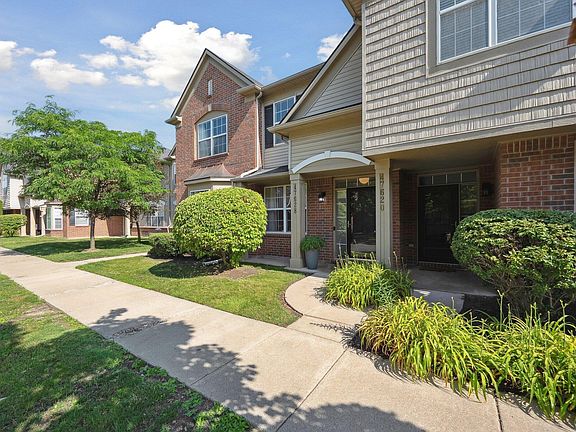 3rd image of 47628 Ormskirk Dr