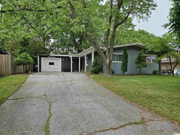 612 Edgewood Dr, Quincy, IL 62301