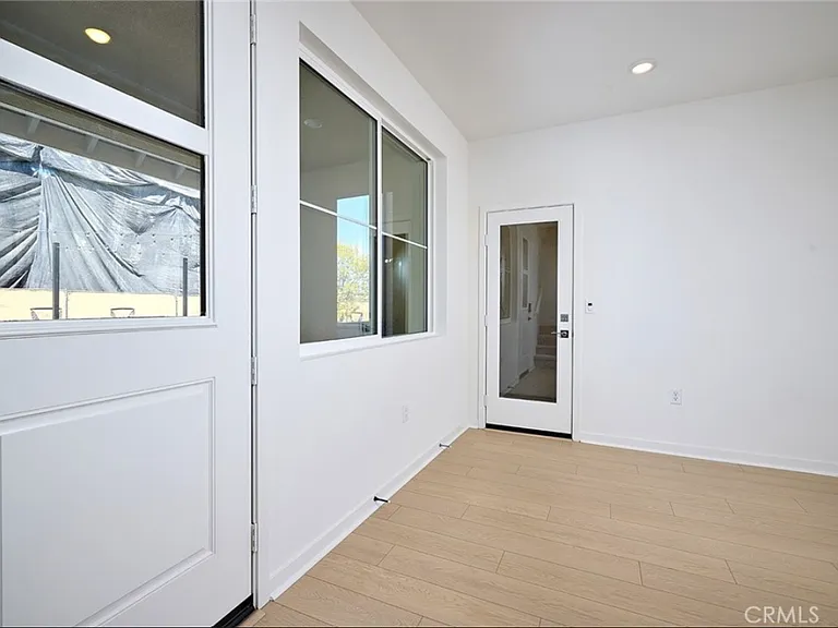6045 Fairfax Dr — Photo 2
