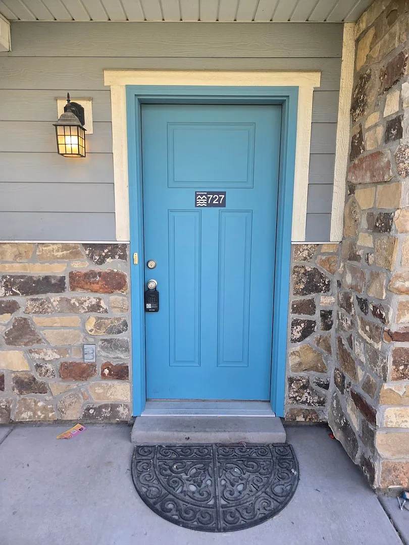 3 Bed 2.5 Bath Town Home in Vineyard for Rent — Photo 2