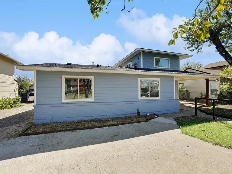 1032 Hoke Smith Dr — Photo 1