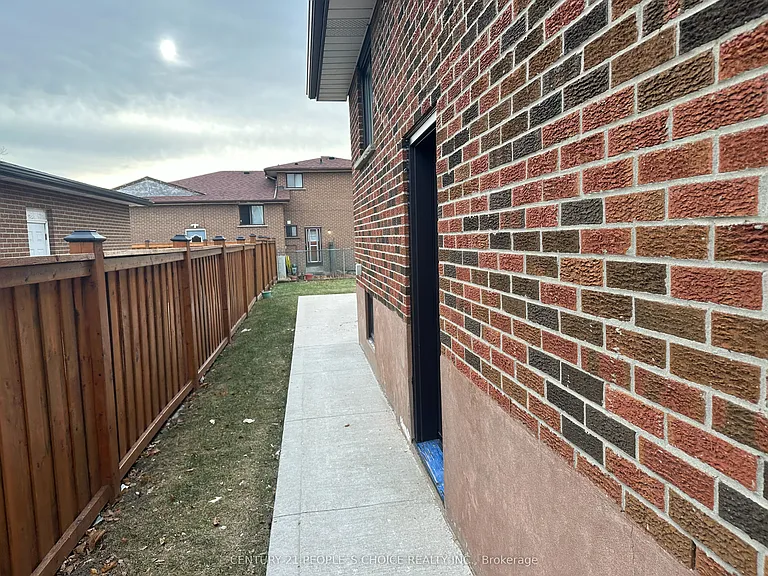 7490 Middleshire Dr — Photo 46