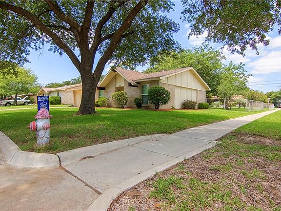 4th image of 1101 Hillwood Dr