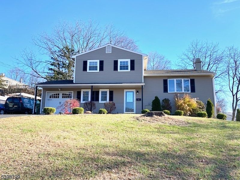 1st image of 1 Oakwood Ter