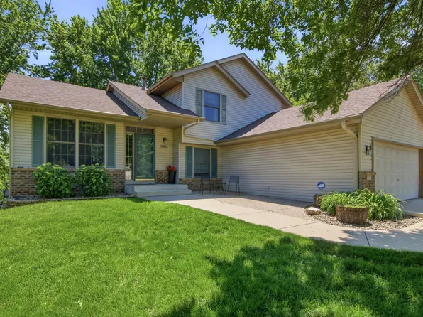 9953 Starlight Dr, Woodbury, MN 55125