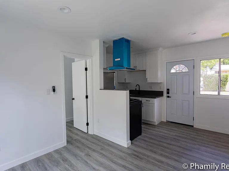 435 N Wilson Ave #10 — Photo 2