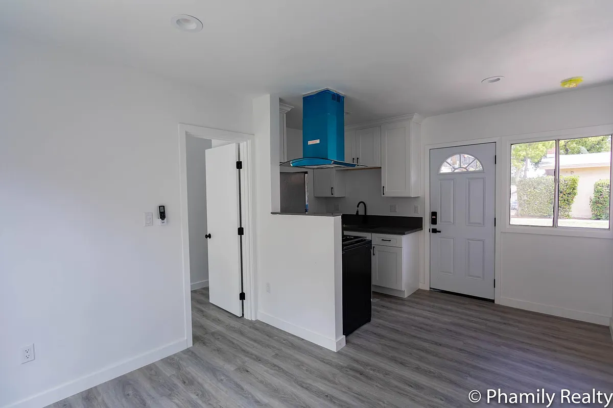 Building Photo - 435 N Wilson Ave #10