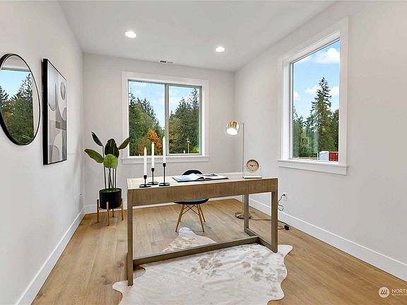 3rd image of 18592 Sawgrass Dr NE
