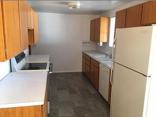 3rd image of 585 E Hillpark Cir