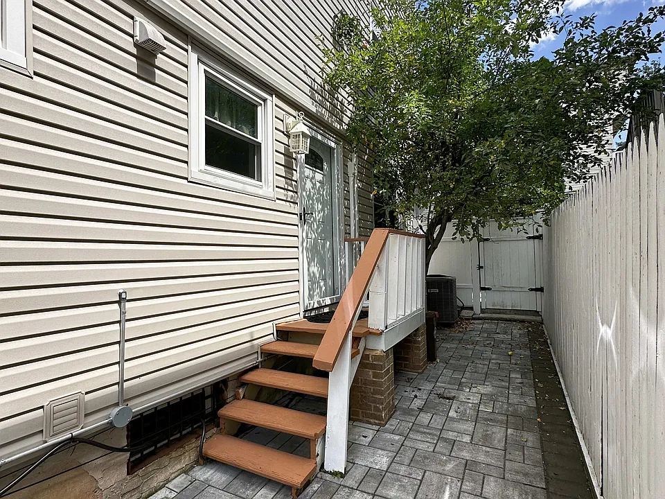 115 Rockne St #1F