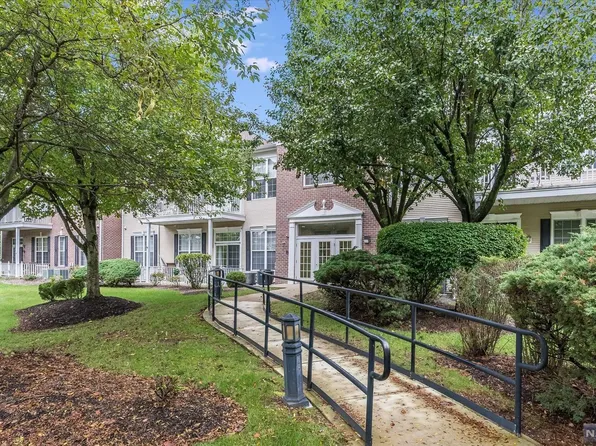 807 Four Seasons Dr, Wayne, NJ 07470
