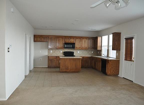 3rd image of 4117 Martinsburg Dr