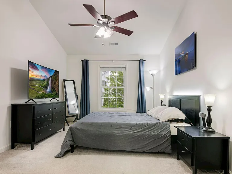 2427 Fort Dr — Photo 11