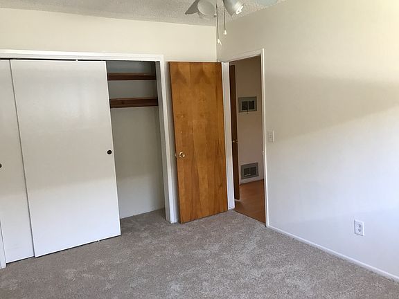 4th image of 1060 College View Dr APT C