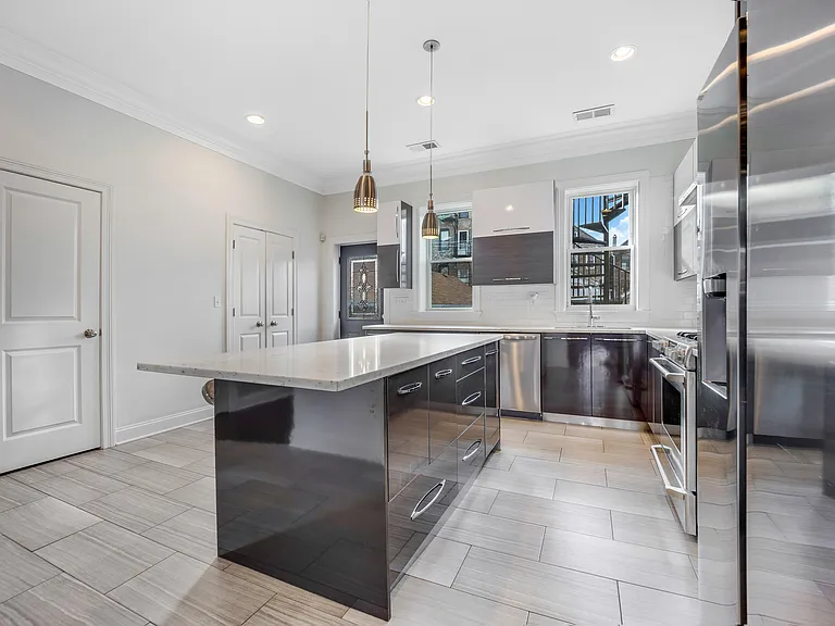 1317 W 18th Pl #2F — Photo 8