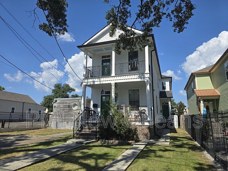 1st image of 2625 Banks St