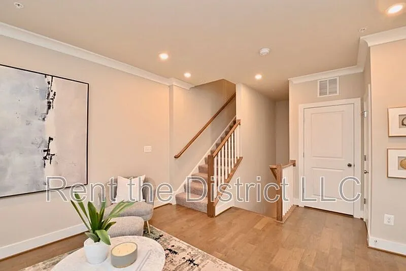 2 bed, 2.5 bath, 1372 sqft, $3,145 — Photo 2