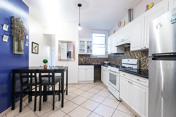 Rented by Apple Realty Group Corp | media 20