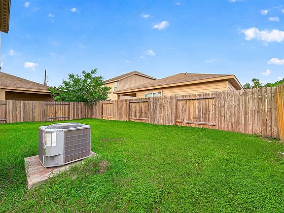 3rd image of 10538 Pine Landing Dr