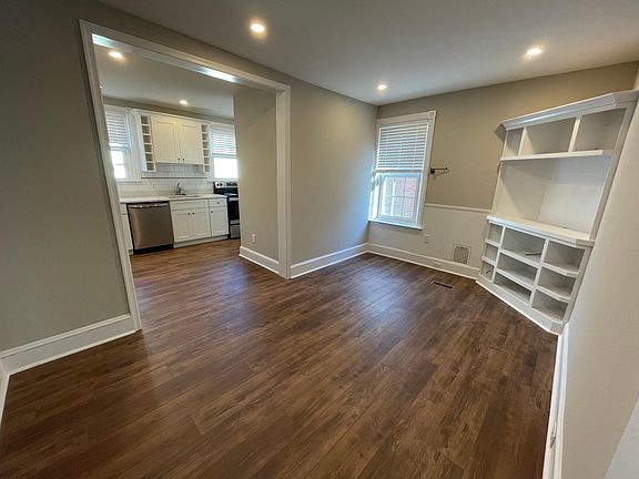 4th image of 303 S Olive St Floor 2