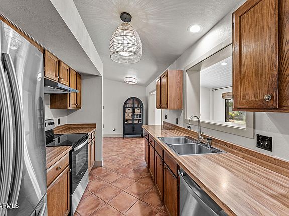 4th image of 665 W Santa Fe Drive