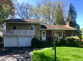 109 Chestnut Hill Rd, Trumbull, CT 06611