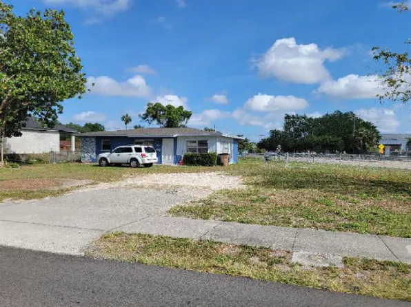 701 Coolidge Ave, Lehigh Acres, FL 33936