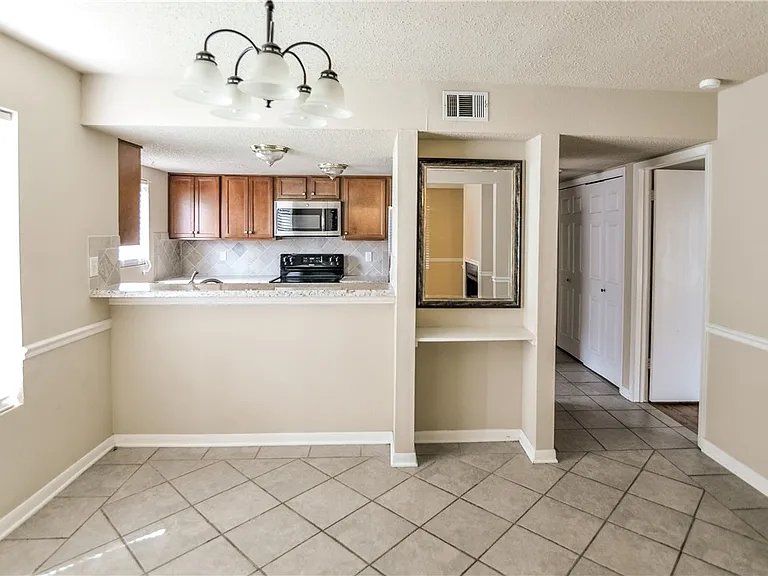 1506 Lemon Tree Ln — Photo 5