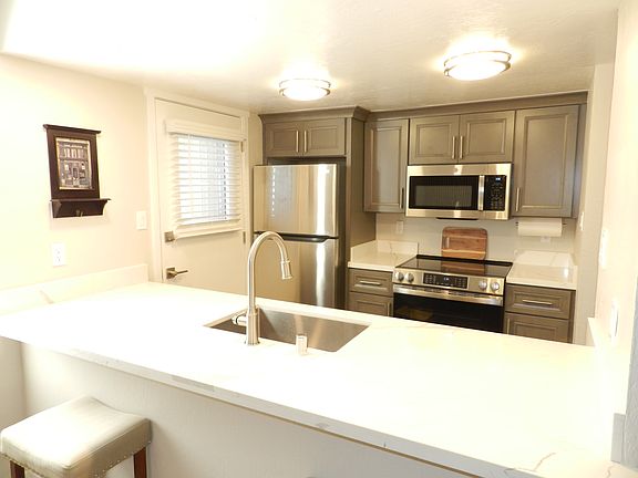 3rd image of 5519 Roundtree Dr