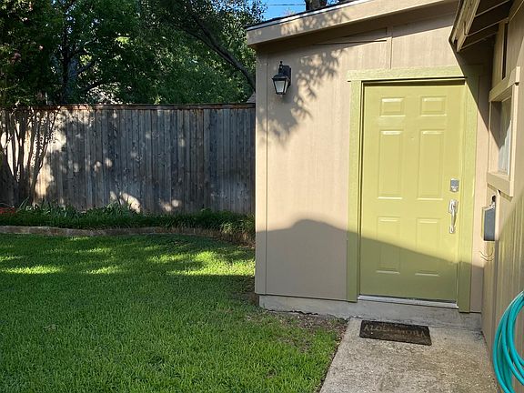 2nd image of 3229 Odessa Ave #B