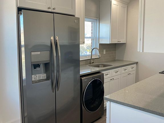 2nd image of 560 Lakeville Rd APT 2C
