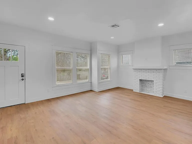 1602 Mitchell Ave — Photo 5