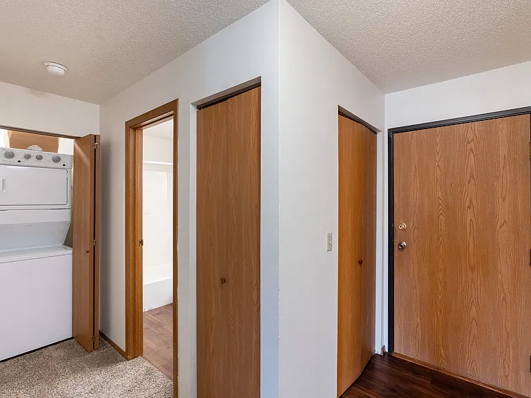 Fargo, ND Westview Towers Apartments | Entry