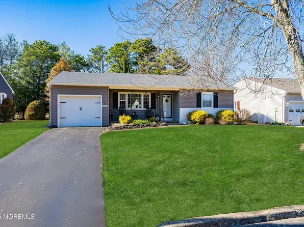 26 Sherwood Lane, Toms River, NJ 08757