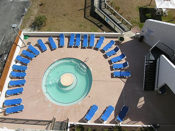 Hot Tub and Sun Deck