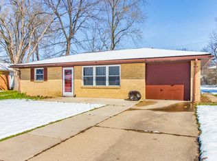 2905 W Westport Rd, Peoria, IL 61615