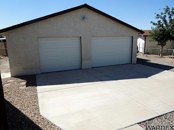 3rd image of 8289 S Pine Dr