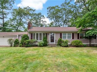 2 Azalea Ct, Barrington, RI 02806