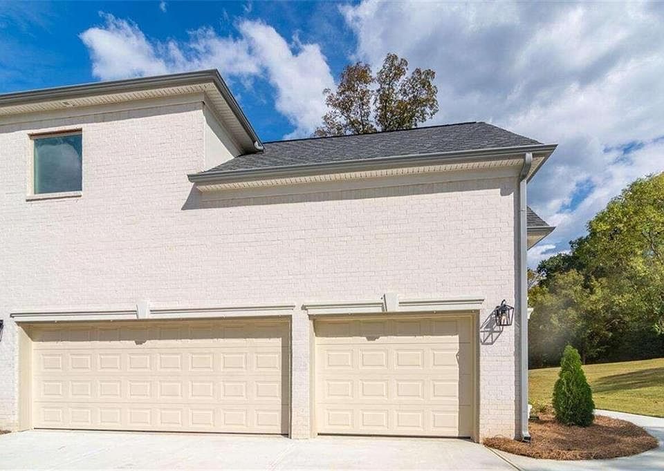 1st image of 2001 Fontainbleau Dr