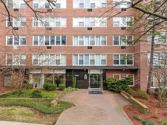 3rd image of 87-15 165th St APT 3G