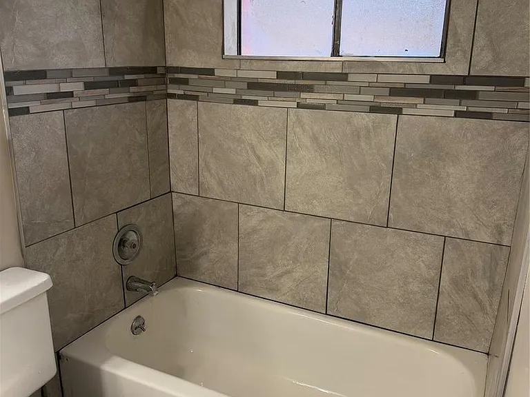 760 N Burbank Dr — Photo 13