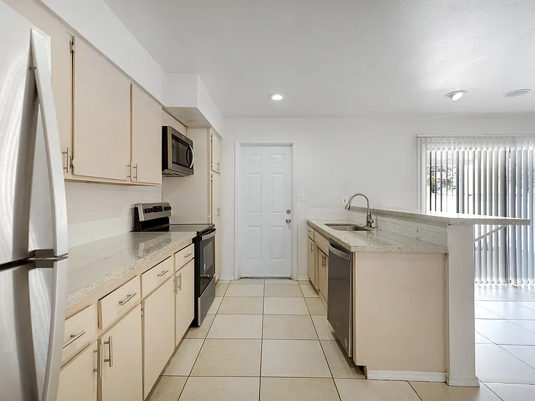 1702 E El Parque Dr — Photo 14