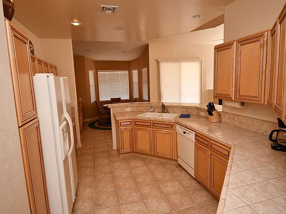 3rd image of 523 W Moorwood St