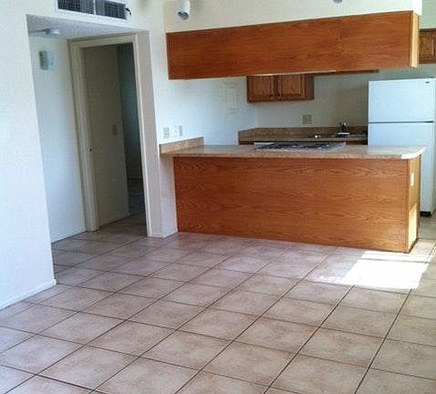3rd image of 914 N Belvedere Ave APT 1