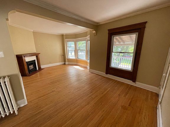 2nd image of 1906 E Newberry Blvd #1906