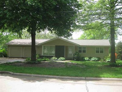 915 S C Ave, Washington, IA, 52353