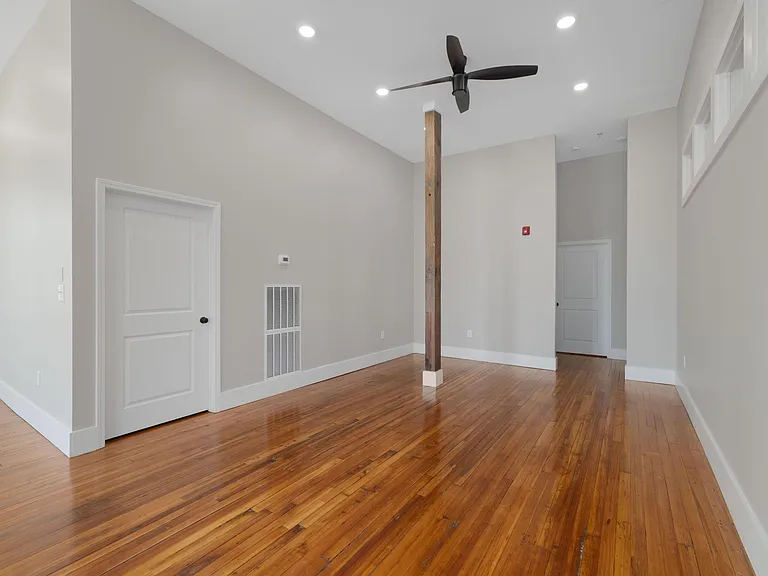 204 W State Of Franklin Rd #201 — Photo 4